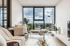 Historic Elegance in Boutique Apt on St Kilda Rd